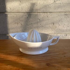 Citrus Juicer in White